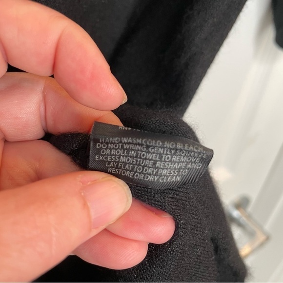 Eileen Fisher 100% Cashmere Sweater in Black in Petite S - Picture 9 of 9